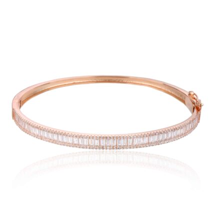 צמיד קשיח רוז גולד משובצת זירקוני באגט